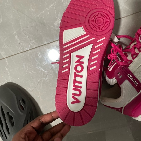 Pink Louis Vuitton sneakers - Picture 3 of 8